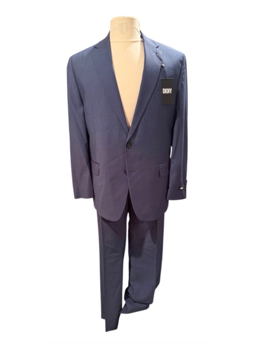 Mens DKNY 2 pc. suit, Danton size 46R, NEW WITH TAGS
